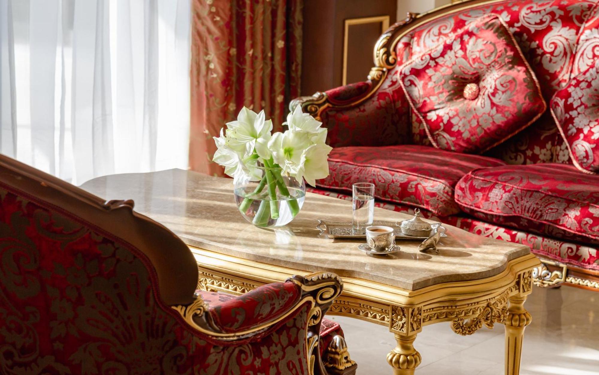 Shamakhi Palace Sharadil Seredil Buitenkant foto A detail of the interior of a suite at the hotel