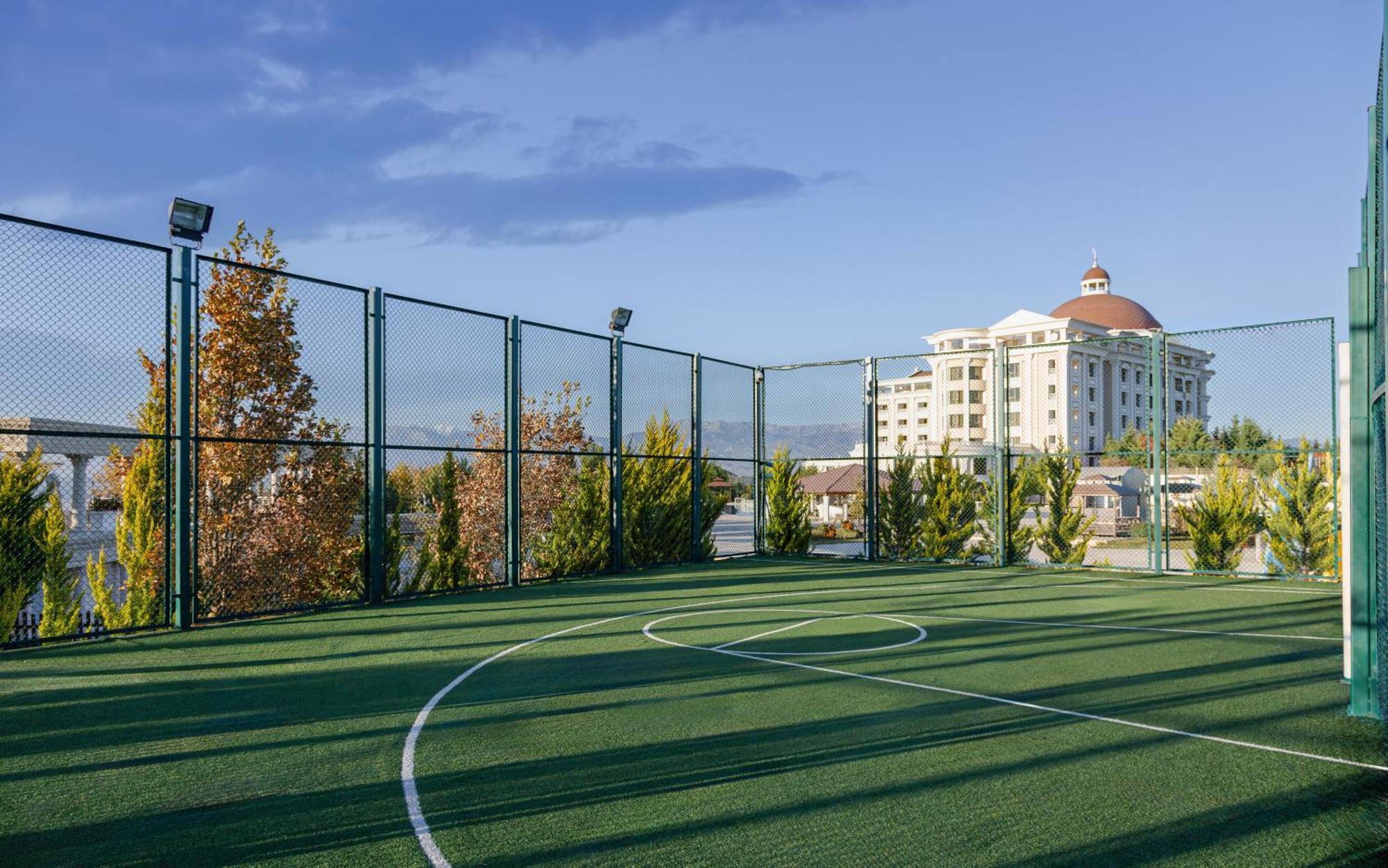 Shamakhi Palace Sharadil Seredil Buitenkant foto Tennis courts at the resort